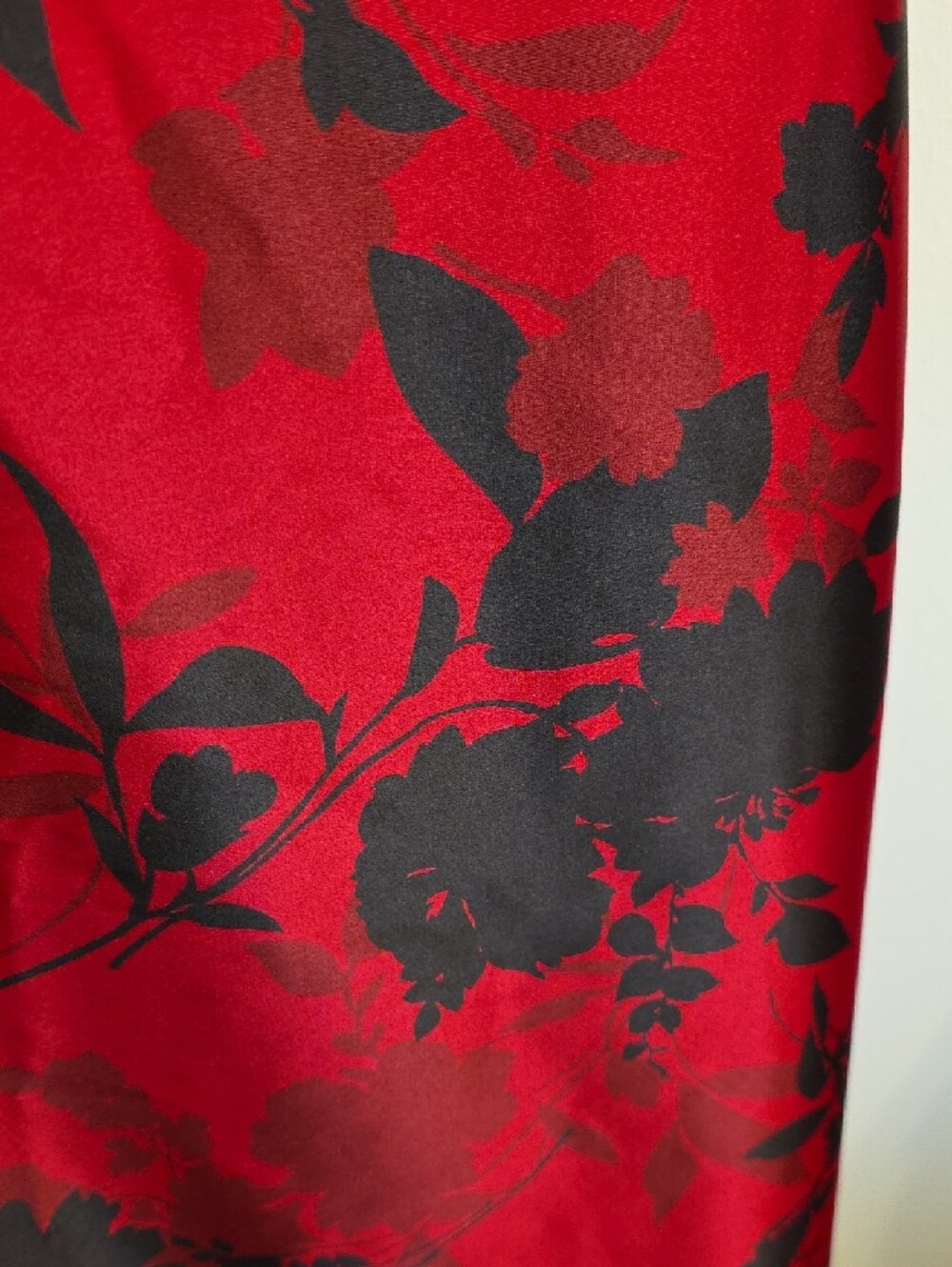 R&K Originals Woman Red Satin Floral Dress - Picture 4 of 6